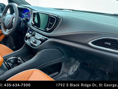 Used 2026 Chrysler Pacifica Pinnacle image 24