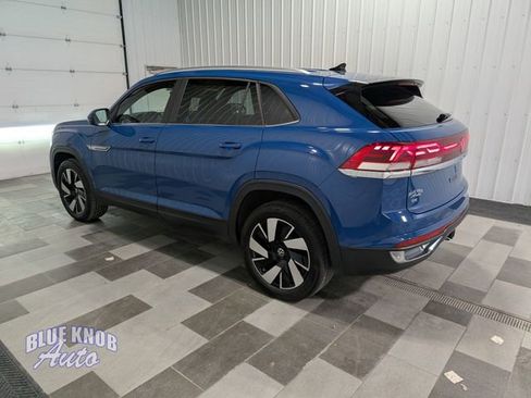 Used 2025 Volkswagen Atlas Cross Sport SE AWD/4WD image 2