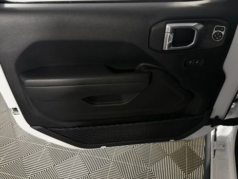 Used 2023 Jeep Wrangler Unlimited Rubicon 4xe AWD/4WD image 24