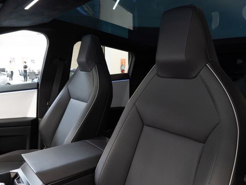 Used 2024 Tesla Cybertruck AWD Crew Cab image 22