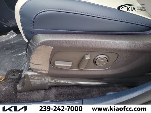 New 2026 Kia Carnival EX FWD image 22