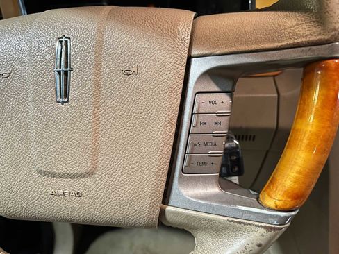 Used 2008 Lincoln Navigator L 2WD image 24