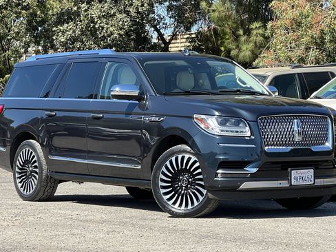 Used 2021 Lincoln Navigator L Black Label AWD/4WD image 2
