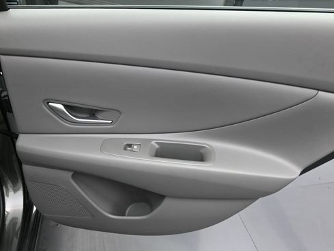 Certified 2025 Hyundai Elantra Sport image 11