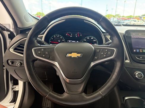 Used 2021 Chevrolet Malibu RS FWD image 3
