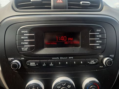 Used 2016 Kia Soul FWD image 17