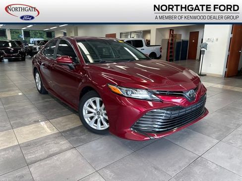 Used 2018 Toyota Camry LE FWD image 1