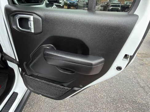 Used 2021 Jeep Wrangler Unlimited Rubicon w/ Xtreme Recon 35" Tire Package image 17