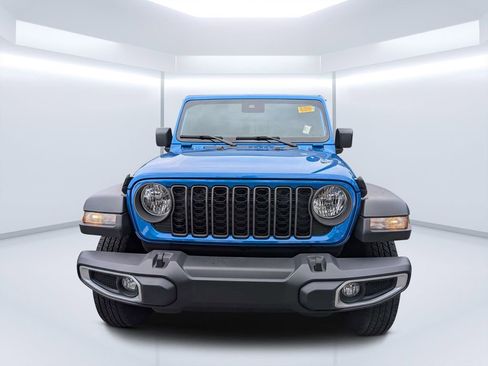 Used 2025 Jeep Gladiator Sport AWD/4WD image 8