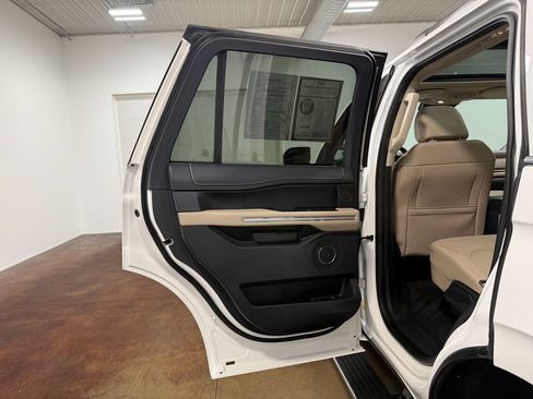Used 2024 Ford Expedition Limited AWD/4WD image 46