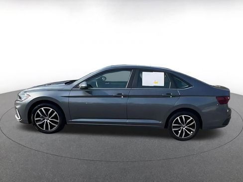 Used 2025 Volkswagen Jetta SE image 10