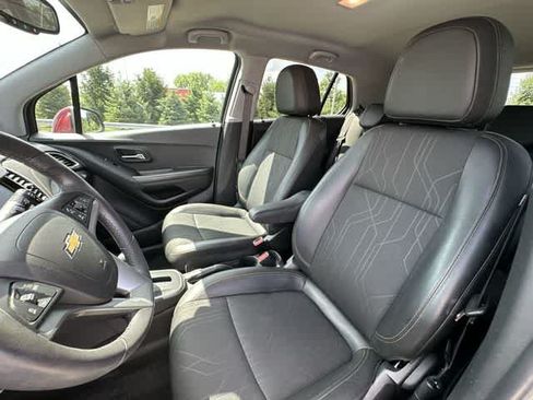 Used 2022 Chevrolet Trax LT w/ LT Convenience Package AWD/4WD image 15