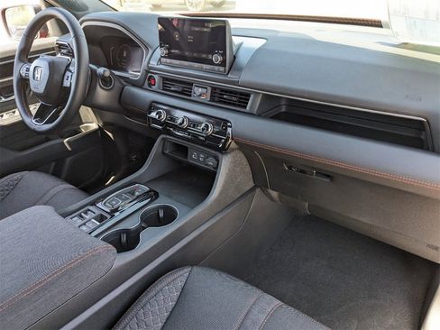New 2025 Honda Pilot Sport image 7