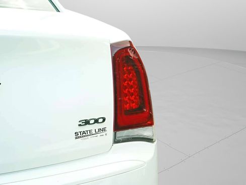 Used 2021 Chrysler 300 Touring L image 25