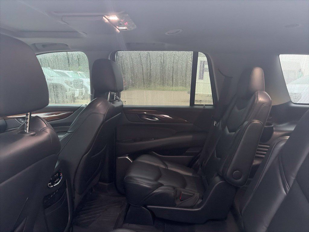 Used 2019 Cadillac Escalade Luxury AWD/4WD image 10