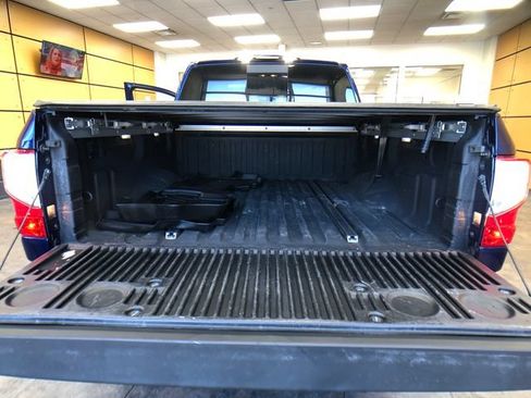 Used 2018 Nissan Titan PRO-4X w/ Pro-4x Convenience Package AWD/4WD image 22
