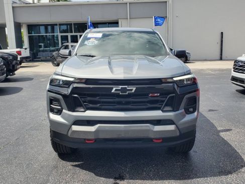 Used 2025 Chevrolet Colorado Z71 w/ Technology Package AWD/4WD image 2