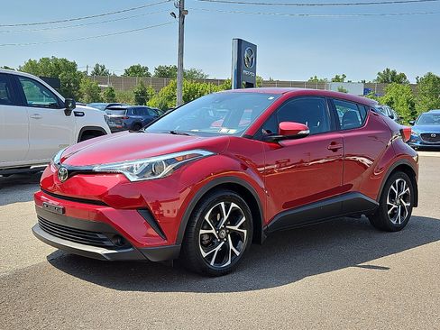Used 2018 Toyota C-HR XLE FWD image 3