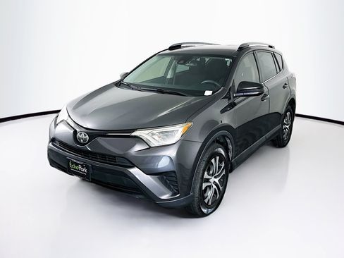Used 2017 Toyota RAV4 LE FWD image 3