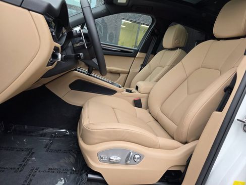 New 2026 Porsche Macan AWD/4WD image 17