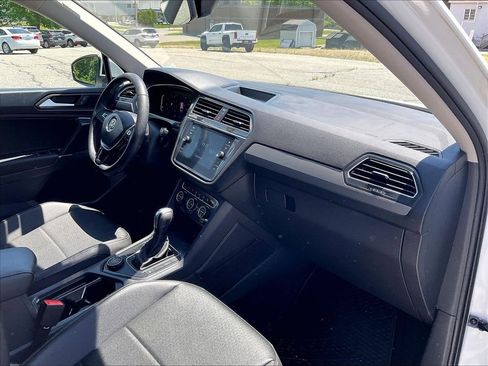 Used 2020 Volkswagen Tiguan SEL AWD/4WD image 14