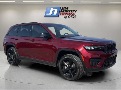 Used 2023 Jeep Grand Cherokee Altitude AWD/4WD image 3