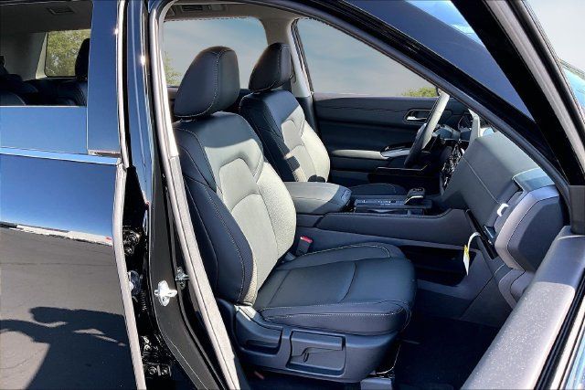 New 2026 Nissan Pathfinder SL w/ SL Premium Package FWD image 11