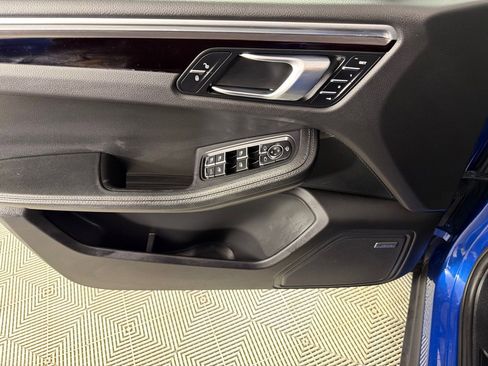 Used 2019 Porsche Macan w/ Premium Package Plus image 11