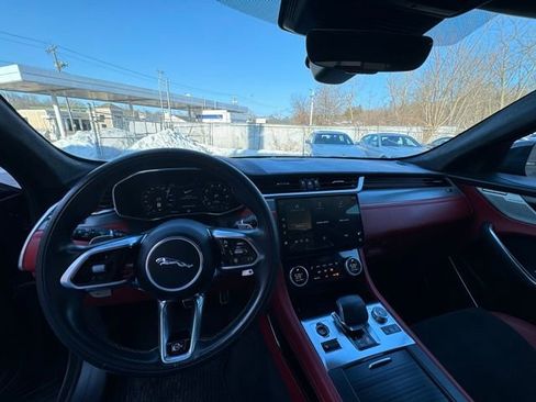 Used 2023 Jaguar F-PACE SVR image 25