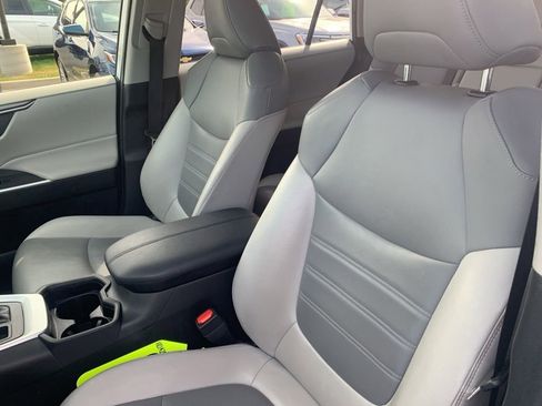 Used 2019 Toyota RAV4 XLE Premium w/ Cold Weather Package AWD/4WD image 11