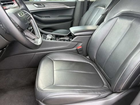 Used 2022 Jeep Grand Cherokee L Limited AWD/4WD image 19