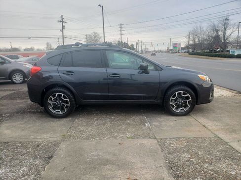 Used 2017 Subaru Crosstrek 2.0i Premium image 2