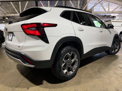 Certified 2025 Chevrolet Trax LT w/ LT Convenience Package FWD image 7