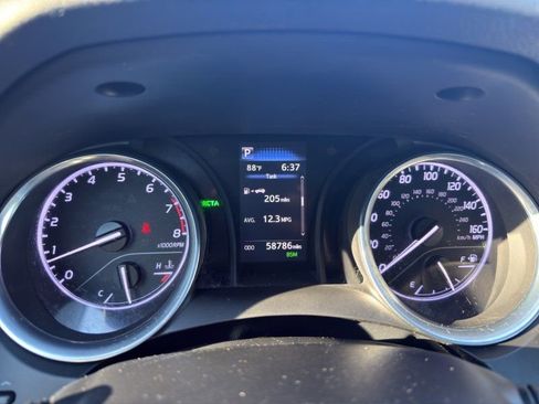 Used 2020 Toyota Camry LE image 15