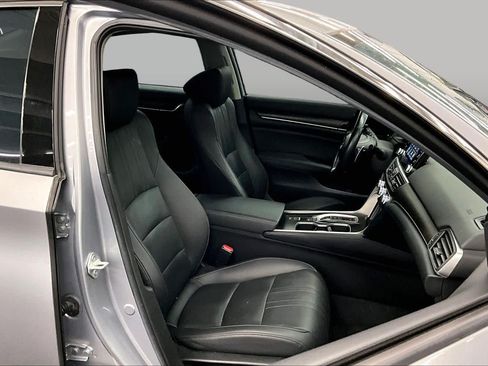 Used 2021 Honda Accord Touring image 8