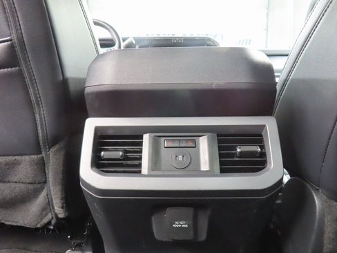 Used 2025 Ford F250 Lariat w/ Black Appearance Package image 11