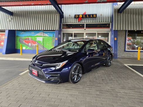 Used 2024 Toyota Corolla SE w/ SE Package image 1