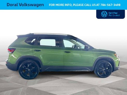 Used 2025 Volkswagen Taos SE image 9