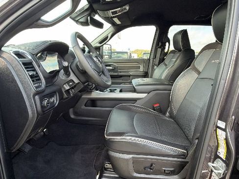 Used 2025 RAM 3500 Laramie AWD/4WD image 13