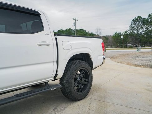 Used 2016 Toyota Tacoma SR5 image 31