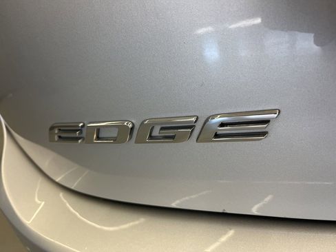 Used 2017 Ford Edge SEL w/ Equipment Group 201A image 38