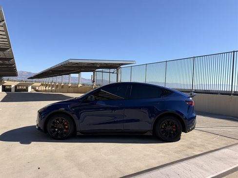 Used 2022 Tesla Model Y Long Range AWD/4WD image 4