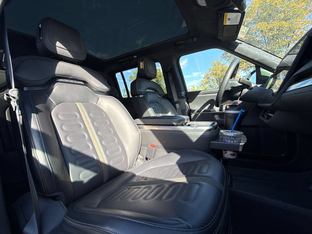 Used 2025 Rivian R1S Adventure Dual AWD/4WD image 9