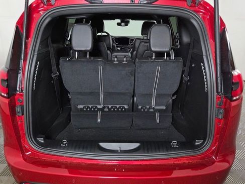 New 2026 Chrysler Pacifica Select image 9