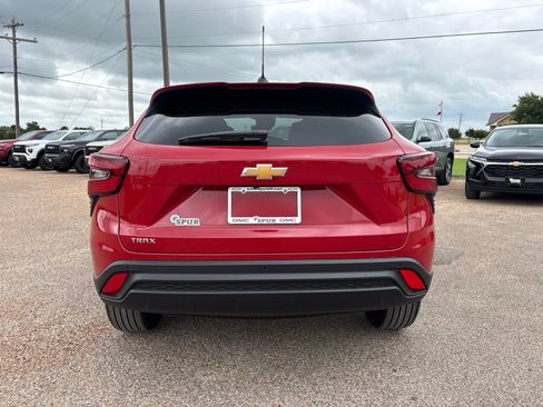 New 2026 Chevrolet Trax LS w/ LS Convenience Package FWD image 5
