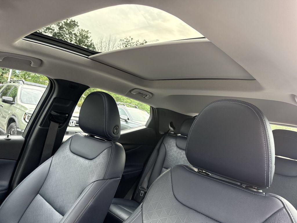 Used 2023 Chevrolet Bolt EUV Premier w/ Sun & Sound Package FWD image 16