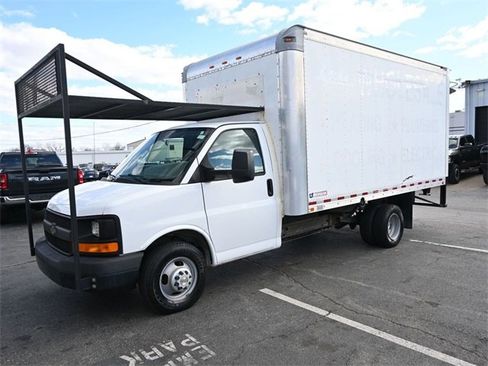 Used 2016 Chevrolet Express 3500 image 38