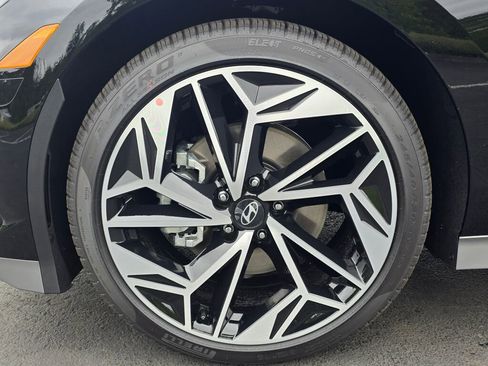 New 2025 Hyundai Ioniq 6 SEL image 10