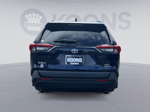 Used 2021 Toyota RAV4 XLE w/ Convenience Package image 5