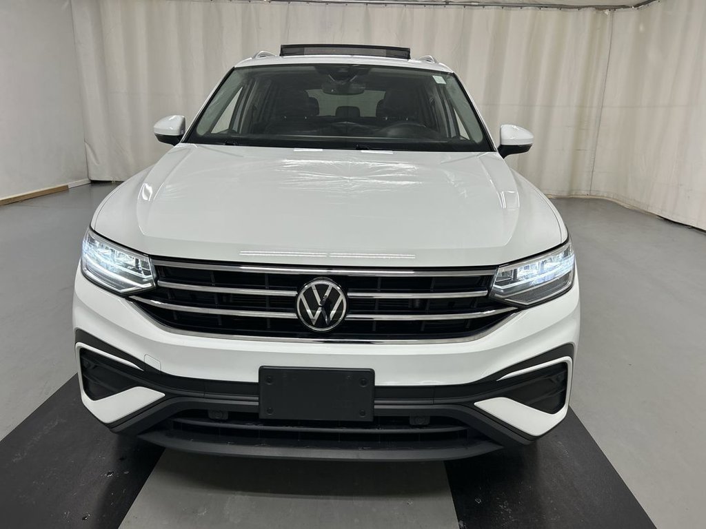 Used 2022 Volkswagen Tiguan SE w/ Panoramic Sunroof Package AWD/4WD image 3